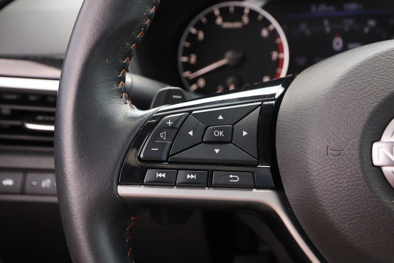 Nissan Altima Vehicle Image 12