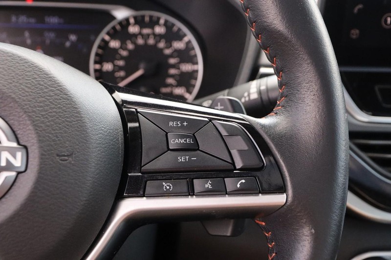 Nissan Altima Vehicle Image 13