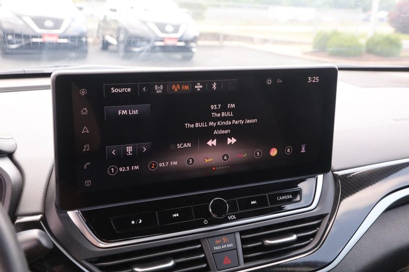 Nissan Altima Vehicle Image 15