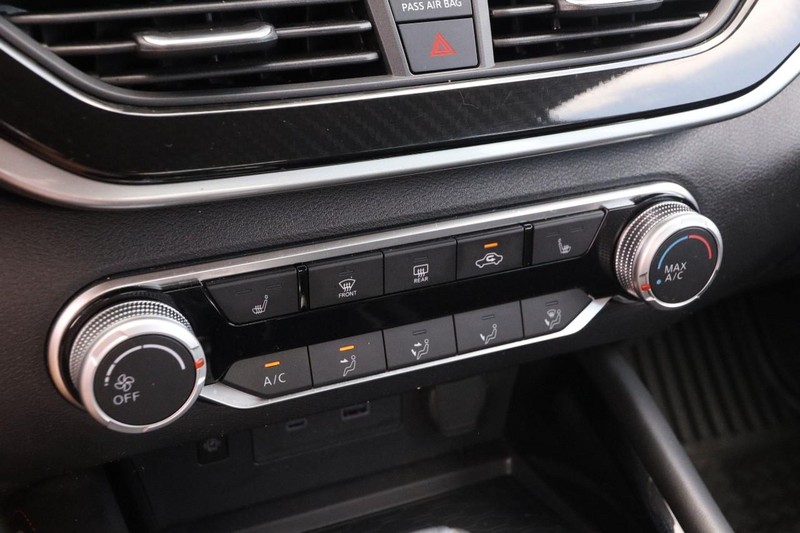 Nissan Altima Vehicle Image 17