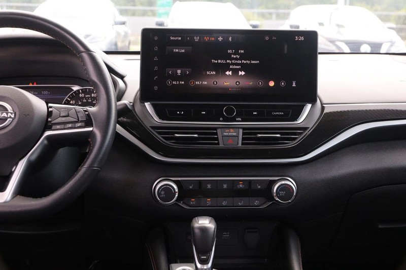 Nissan Altima Vehicle Image 23