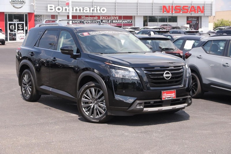 Nissan Pathfinder Vehicle Image 02