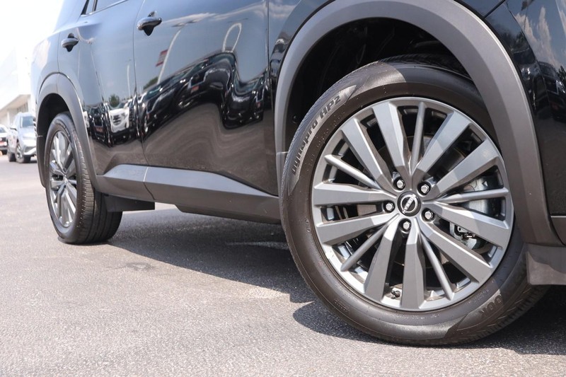 Nissan Pathfinder Vehicle Image 03