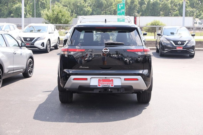 Nissan Pathfinder Vehicle Image 06
