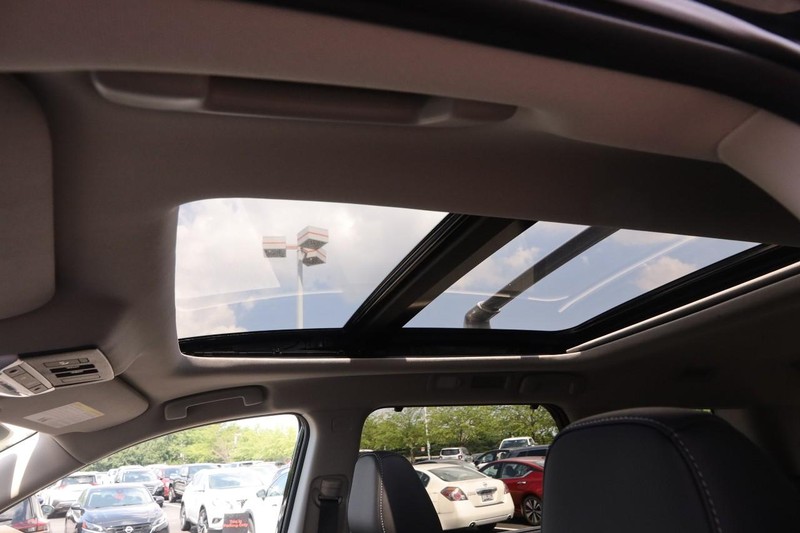 Nissan Pathfinder Vehicle Image 09