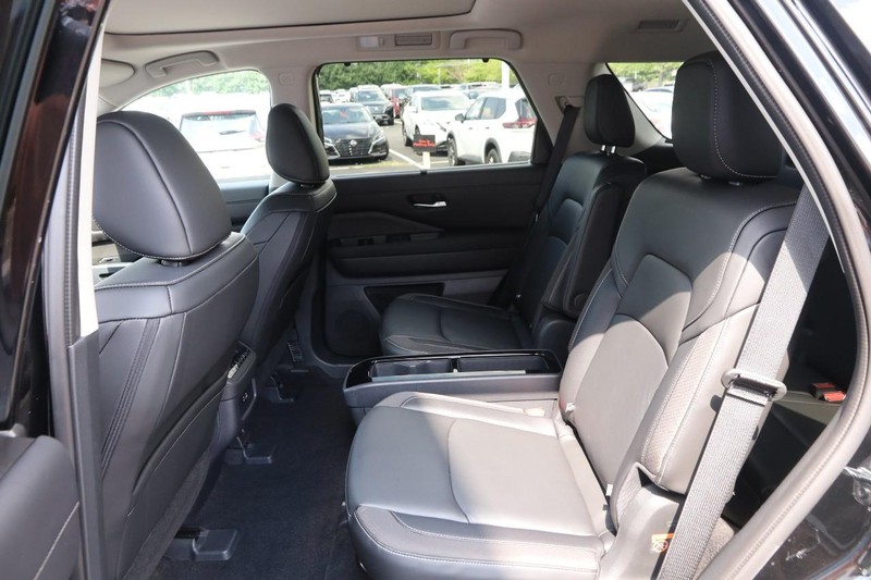 Nissan Pathfinder Vehicle Image 11