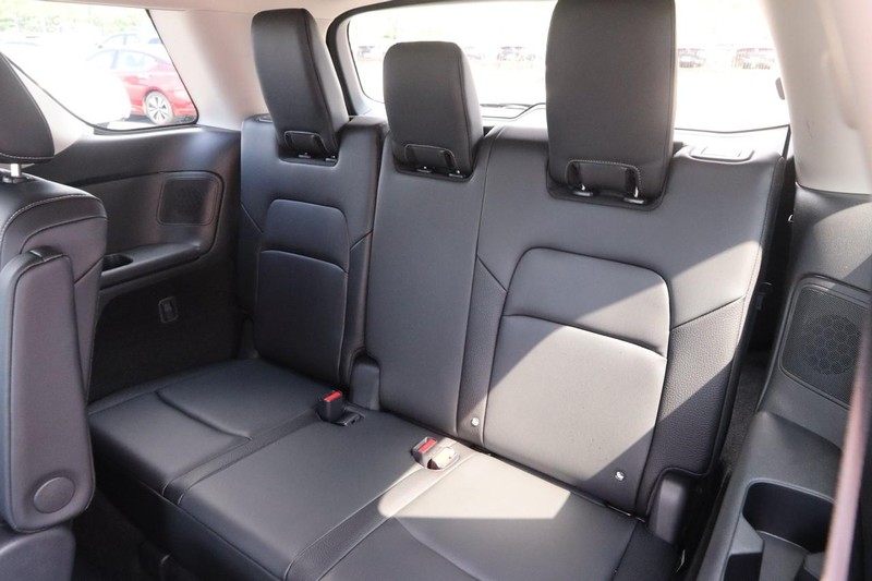Nissan Pathfinder Vehicle Image 12