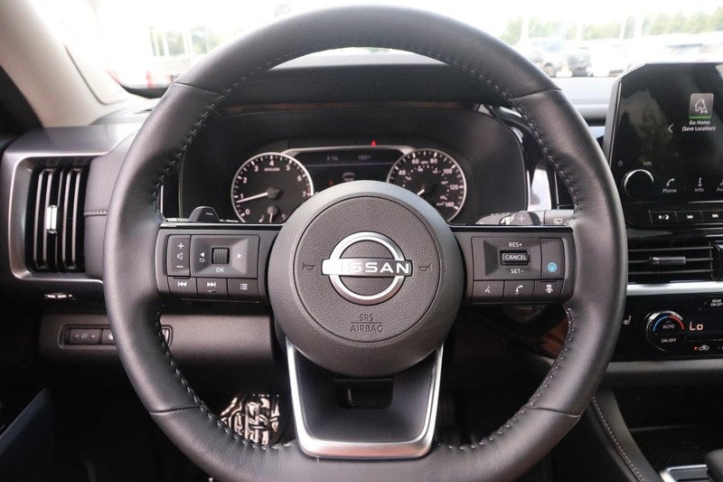Nissan Pathfinder Vehicle Image 13