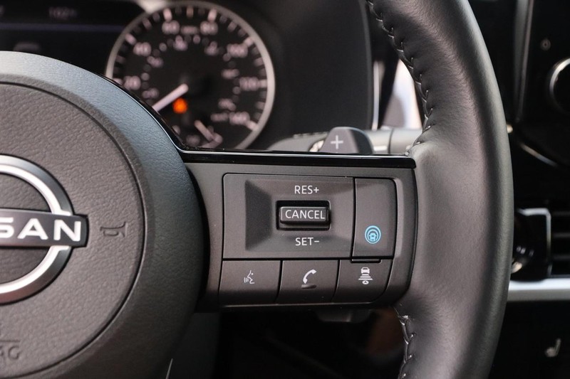Nissan Pathfinder Vehicle Image 15