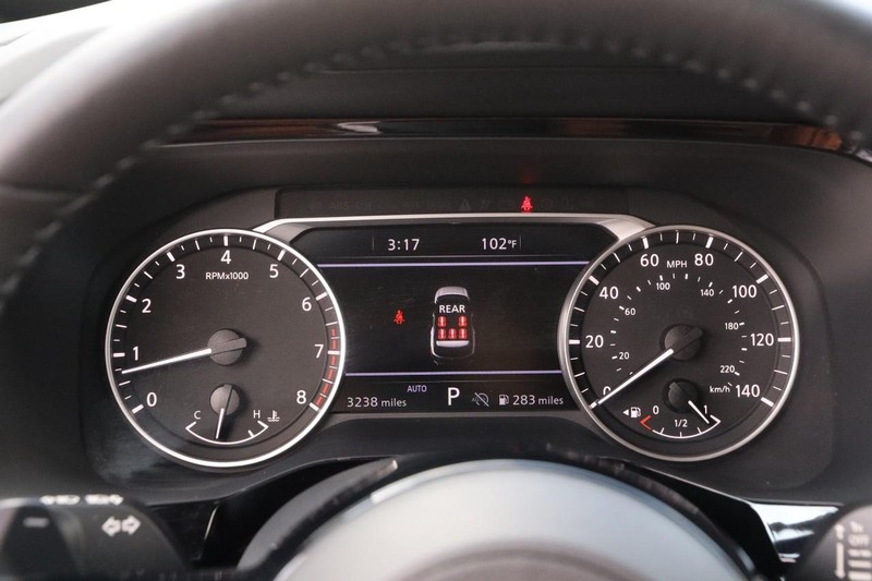 Nissan Pathfinder Vehicle Image 16