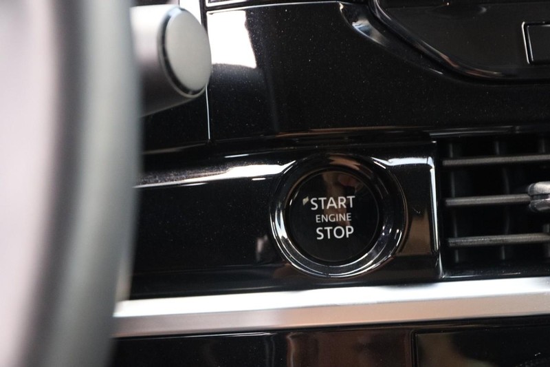Nissan Pathfinder Vehicle Image 17