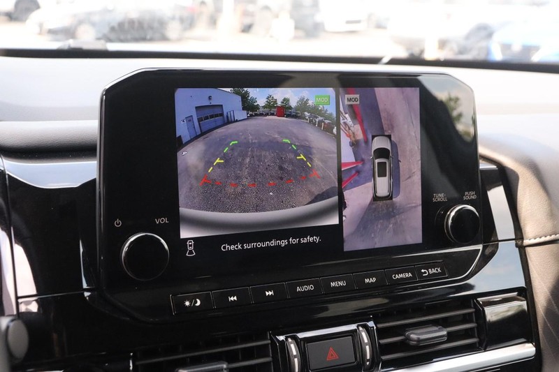 Nissan Pathfinder Vehicle Image 19