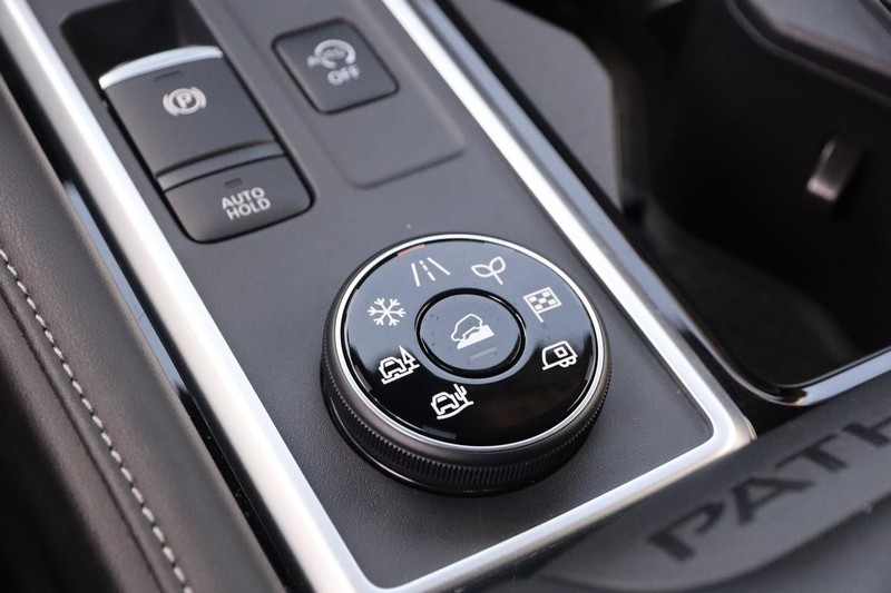 Nissan Pathfinder Vehicle Image 21