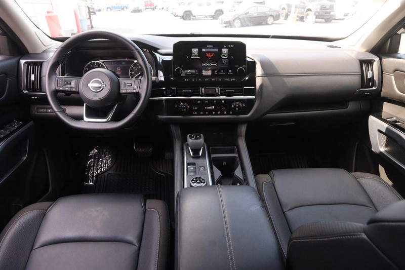 Nissan Pathfinder Vehicle Image 23