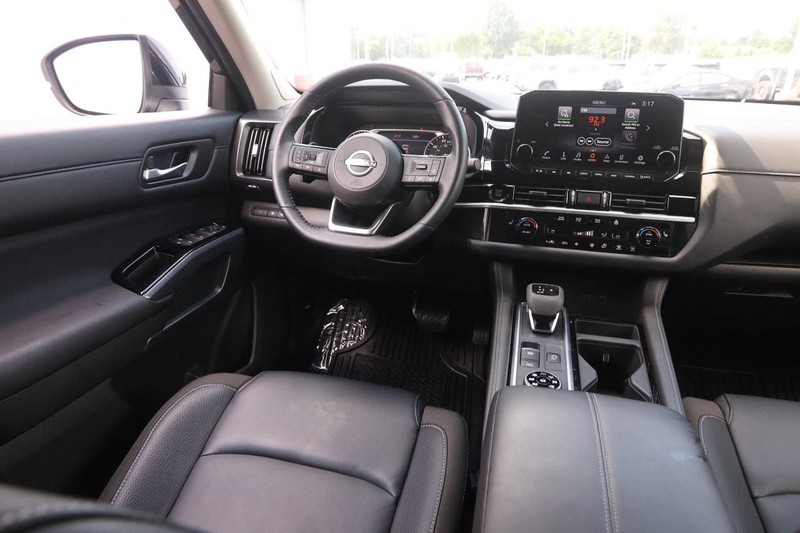 Nissan Pathfinder Vehicle Image 24