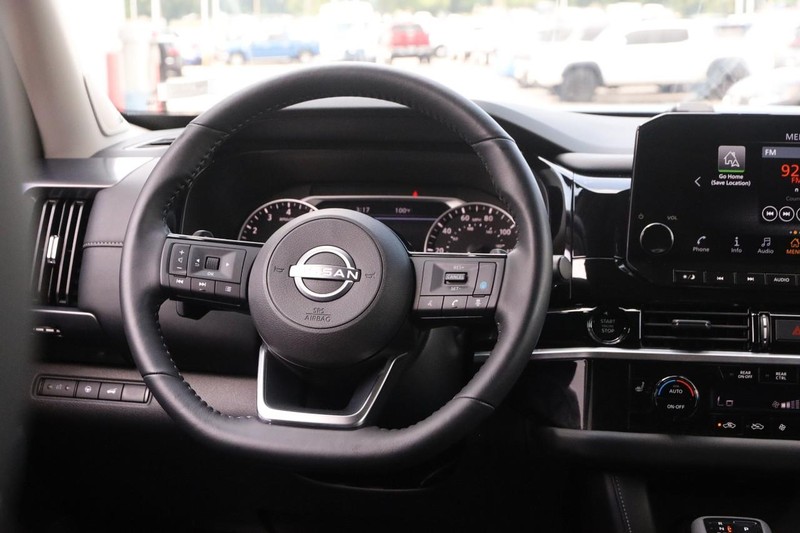 Nissan Pathfinder Vehicle Image 25