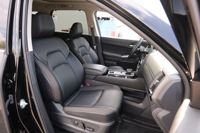 Nissan Pathfinder Vehicle Image 28
