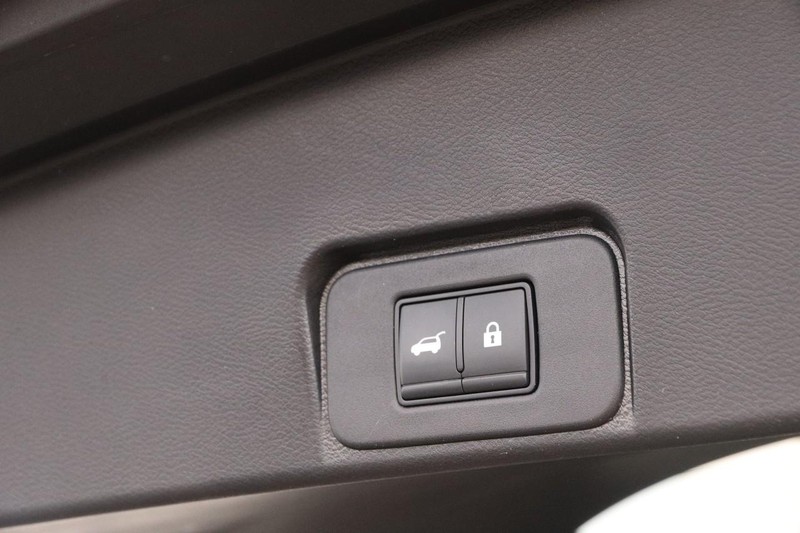 Nissan Rogue Vehicle Image 08