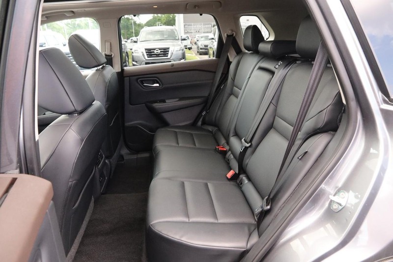 Nissan Rogue Vehicle Image 11