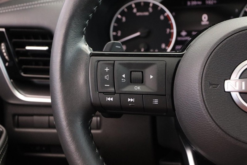 Nissan Rogue Vehicle Image 13