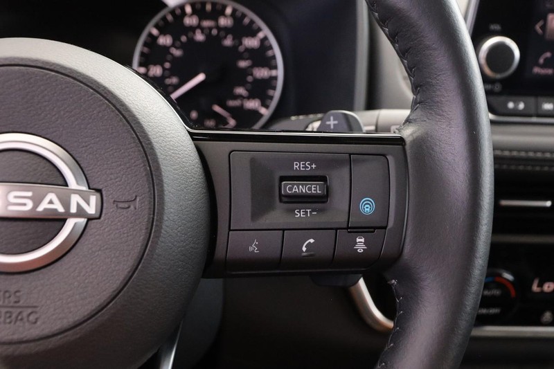 Nissan Rogue Vehicle Image 14
