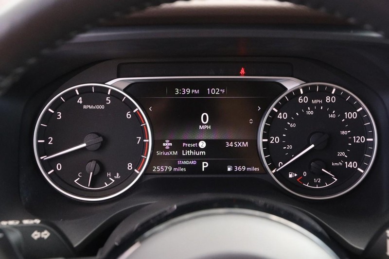 Nissan Rogue Vehicle Image 15