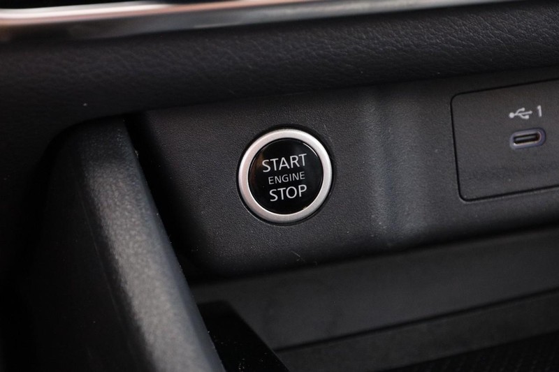 Nissan Rogue Vehicle Image 16