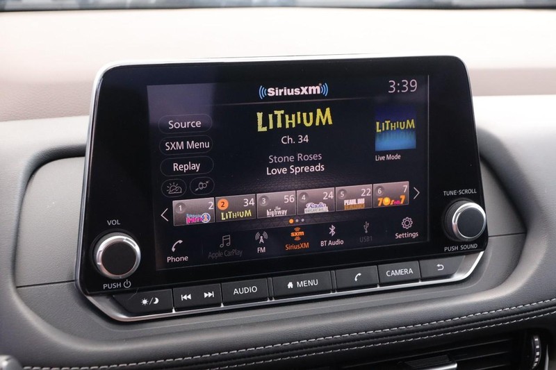 Nissan Rogue Vehicle Image 17