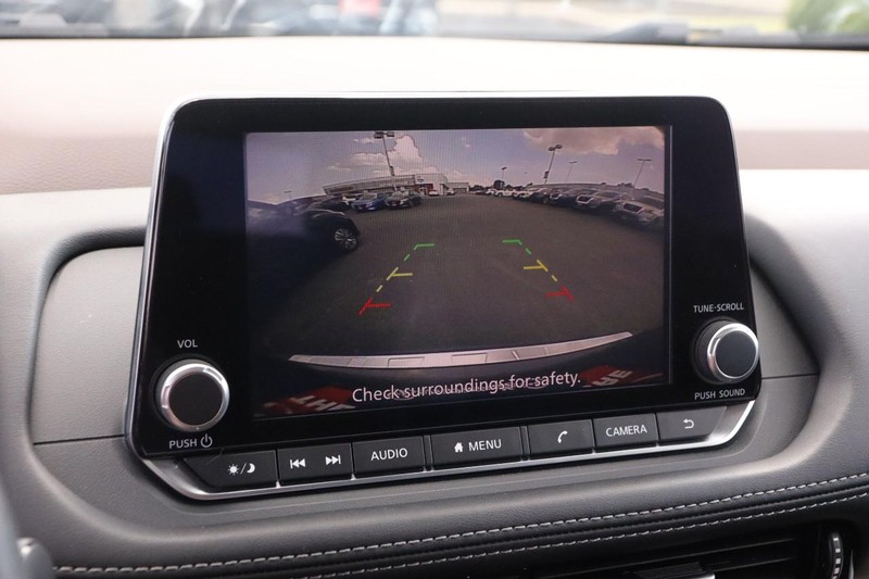 Nissan Rogue Vehicle Image 18
