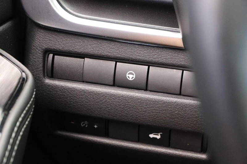 Nissan Rogue Vehicle Image 20
