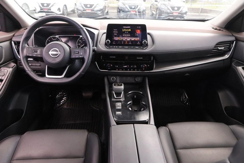 Nissan Rogue Vehicle Image 21