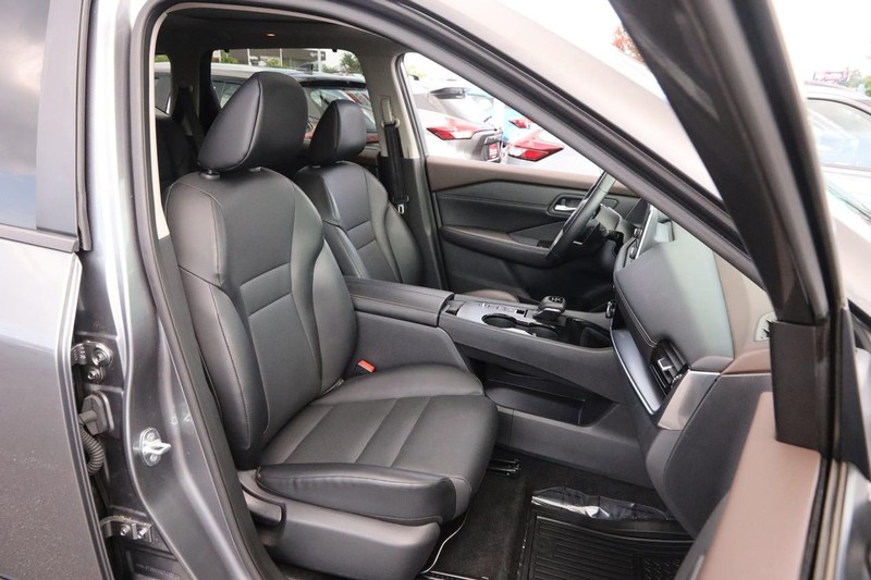 Nissan Rogue Vehicle Image 26