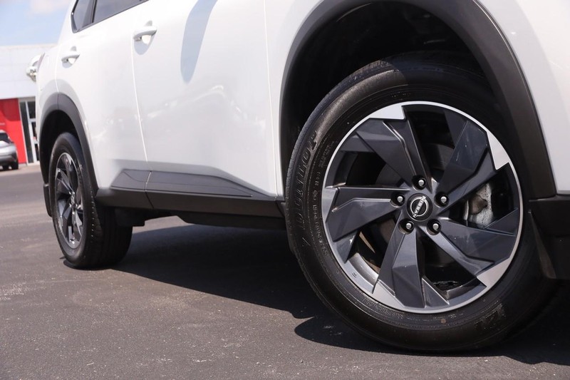 Nissan Rogue Vehicle Image 03