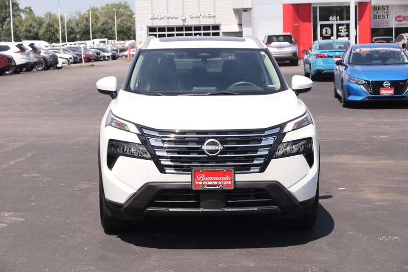 Nissan Rogue Vehicle Image 04
