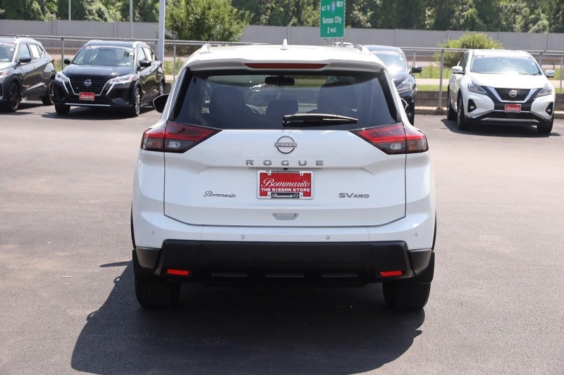 Nissan Rogue Vehicle Image 06