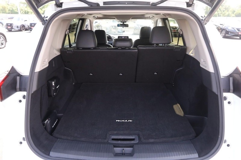 Nissan Rogue Vehicle Image 07