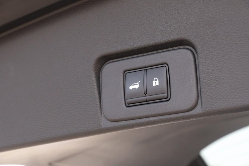 Nissan Rogue Vehicle Image 08