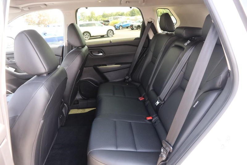 Nissan Rogue Vehicle Image 11