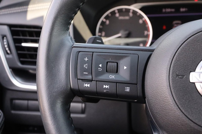 Nissan Rogue Vehicle Image 13