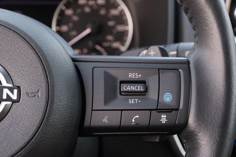 Nissan Rogue Vehicle Image 14
