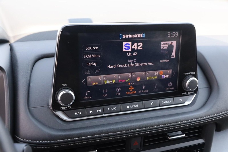 Nissan Rogue Vehicle Image 16