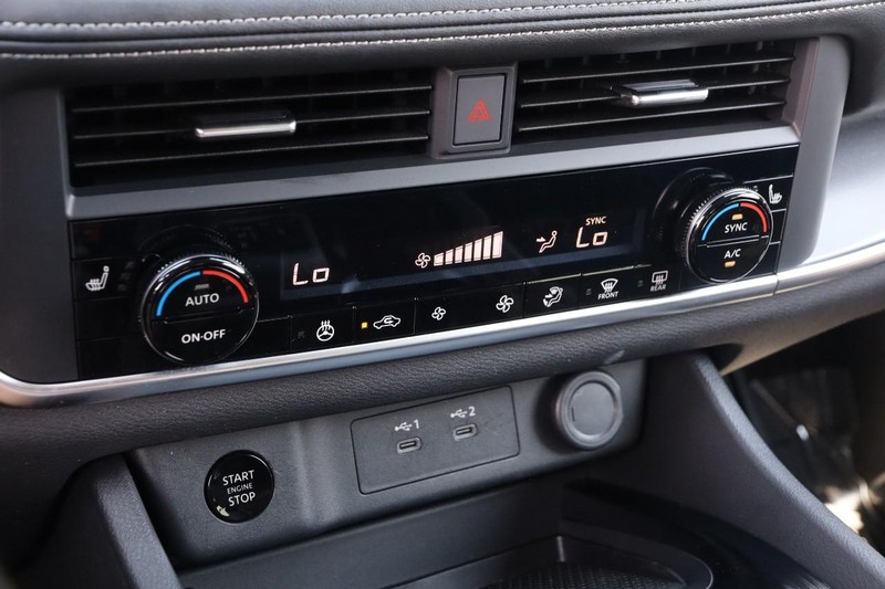 Nissan Rogue Vehicle Image 18