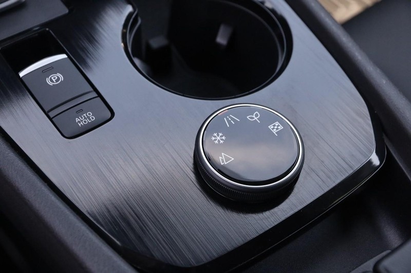 Nissan Rogue Vehicle Image 19