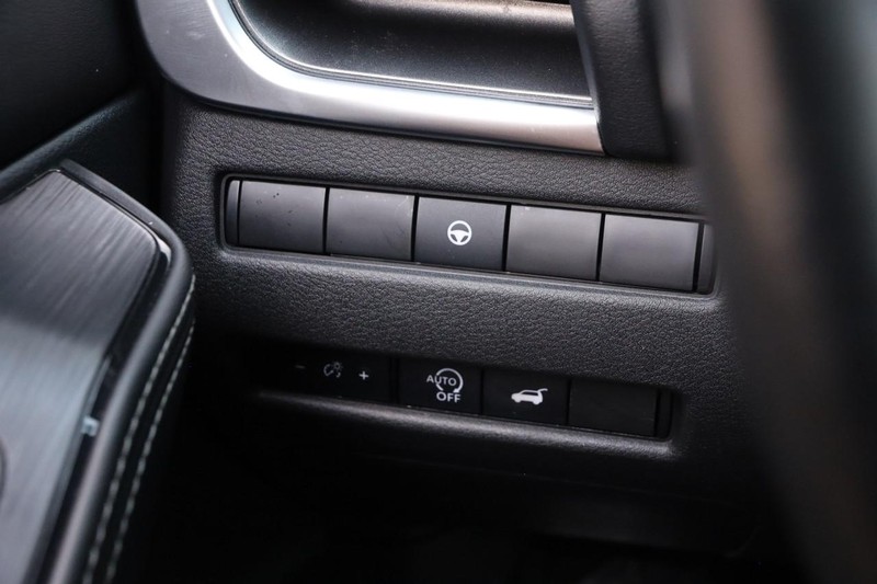 Nissan Rogue Vehicle Image 20
