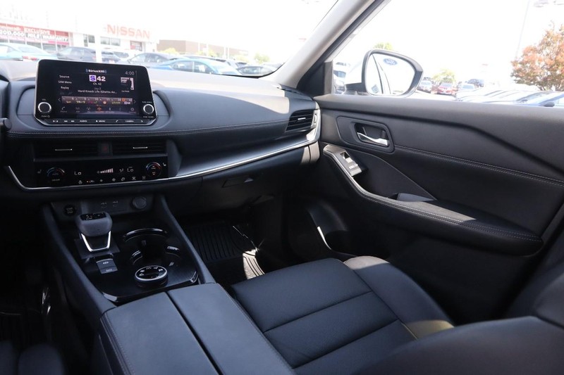 Nissan Rogue Vehicle Image 25