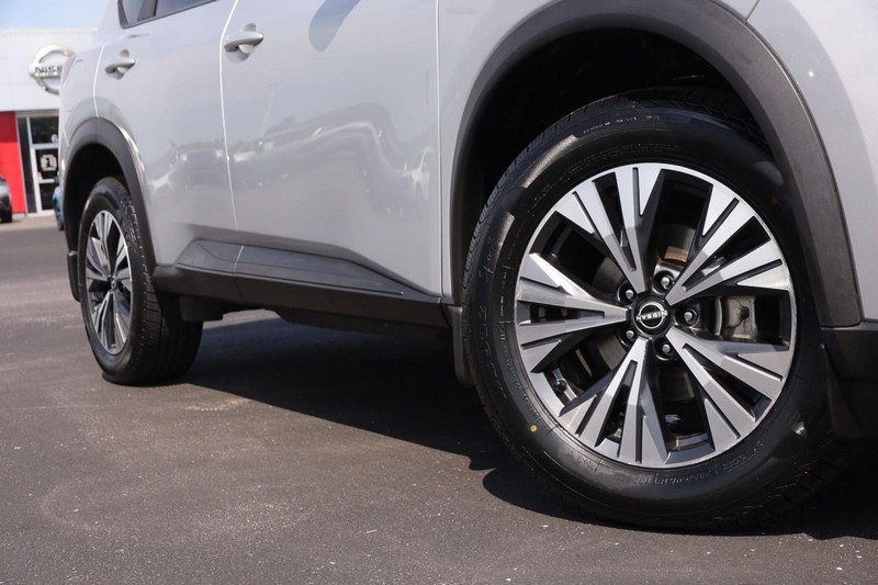 Nissan Rogue Vehicle Image 03