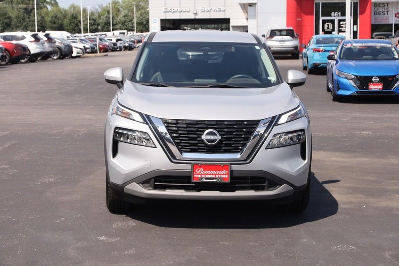 Nissan Rogue Vehicle Image 04