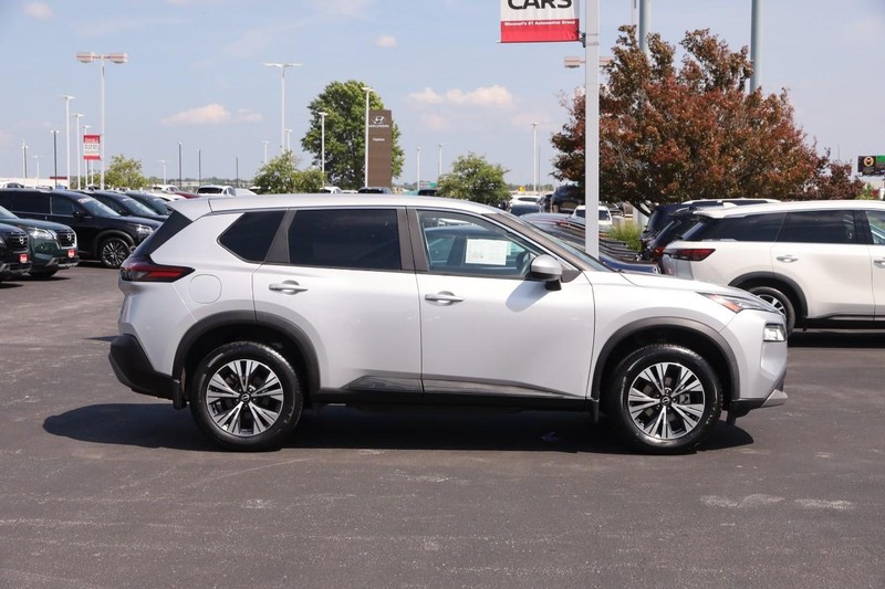 Nissan Rogue Vehicle Image 05