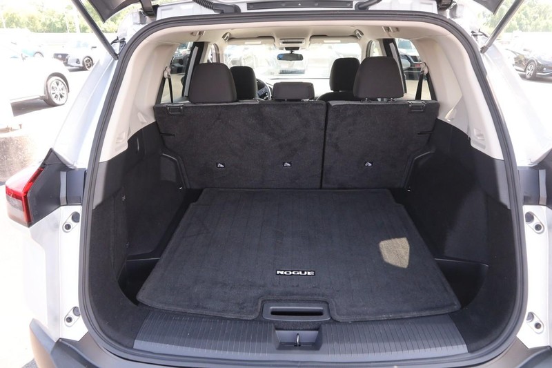 Nissan Rogue Vehicle Image 07