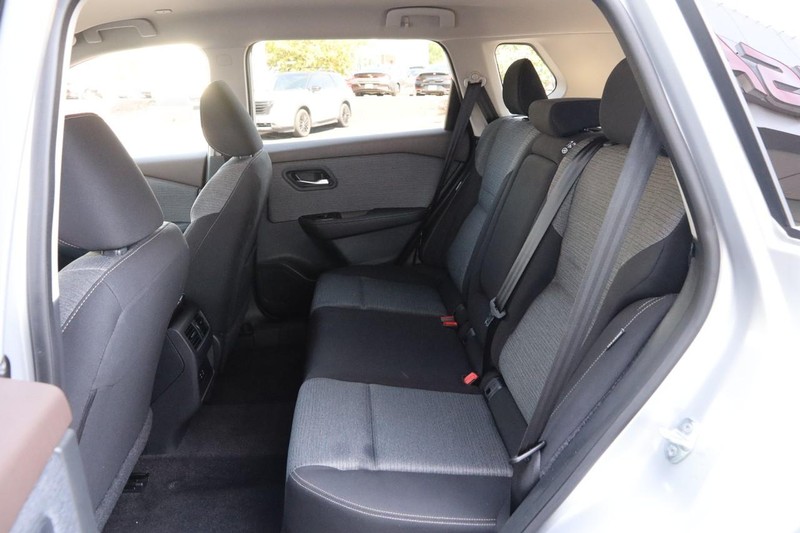 Nissan Rogue Vehicle Image 09